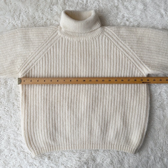 VTG Woman Cream 100% Wool Turtleneck Chunky Knit Sweater SMALL Fisherman Classic - Picture 4 of 5